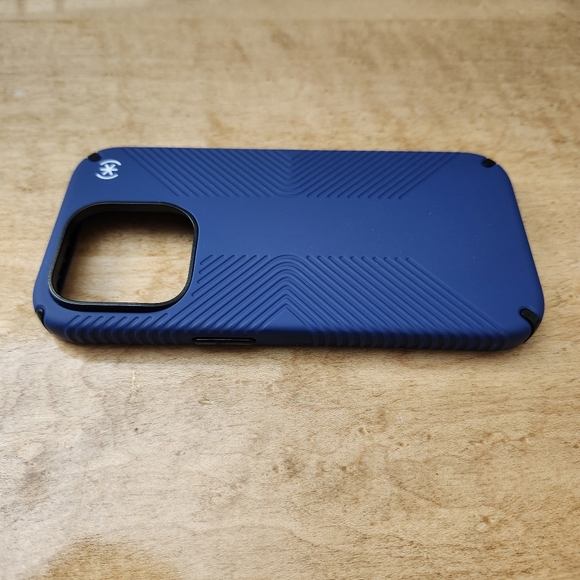 Presidio 2 Grip Magnetic Case for Apple iPhone 14 Pro (6.1") - Coastal Blue - Picture 6 of 7